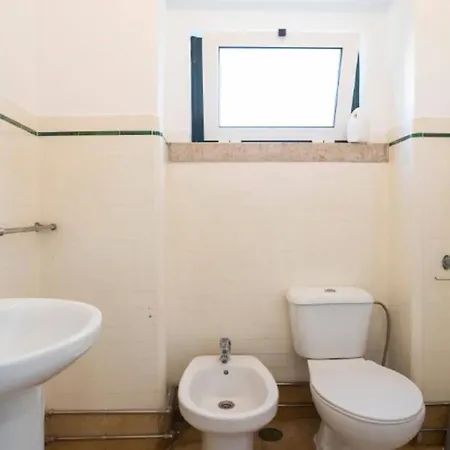 Гостьовий будинок Fully Furnished Just 20 Meters From Anjos Metro Station - 4 *