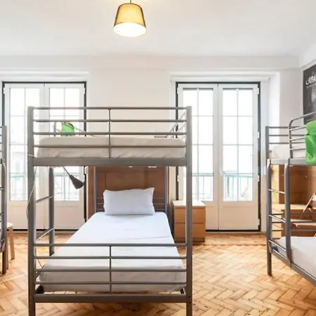 Fully Furnished Just 20 Meters From Anjos Metro Station - 4 Гостевой дом Лиссабон